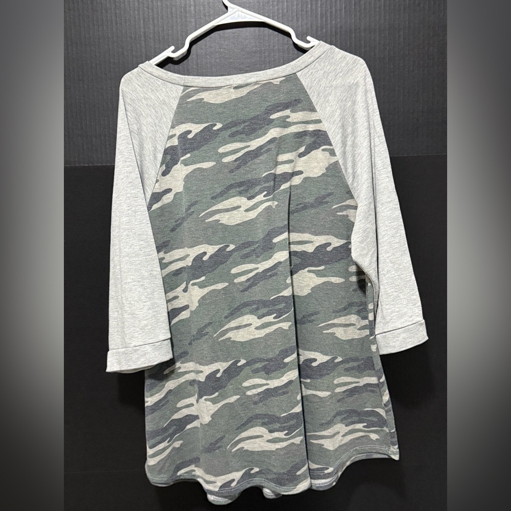 🛷e. Luna Camoflague Gray 3/4 Raglan Sleeve Shirt - Picture 6 of 6